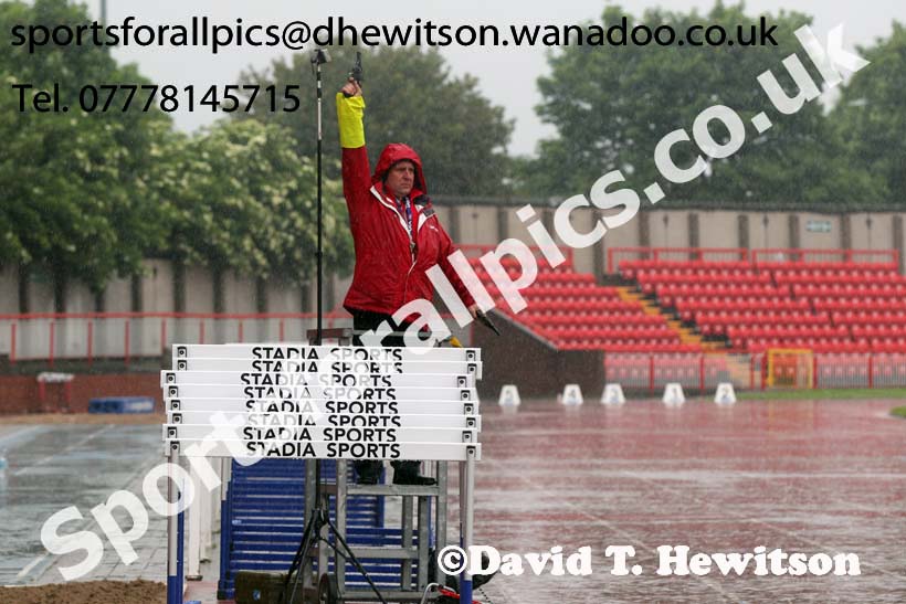 Starter in the rain, British National League, Division 1, Gateshead. Photo: David T. Hewitson/Sports for All Pics